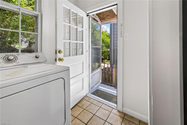 222 Glasgow St, Portsmouth, VA 23704
