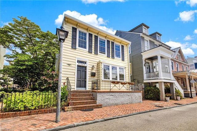 222 Glasgow St, Portsmouth, VA 23704