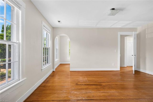 222 Glasgow St, Portsmouth, VA 23704