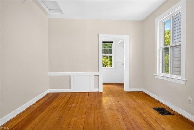 222 Glasgow St, Portsmouth, VA 23704