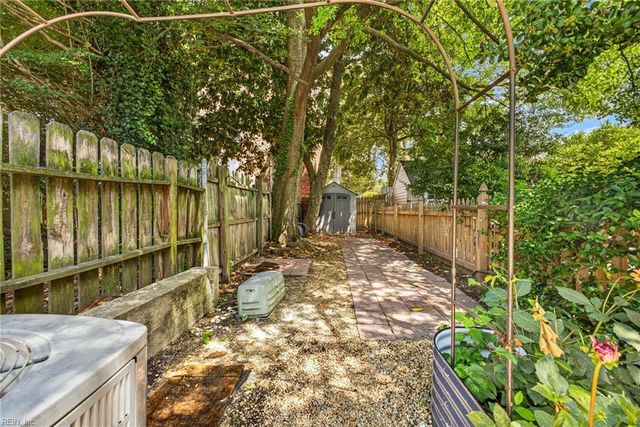 222 Glasgow St, Portsmouth, VA 23704