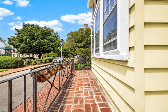222 Glasgow St, Portsmouth, VA 23704