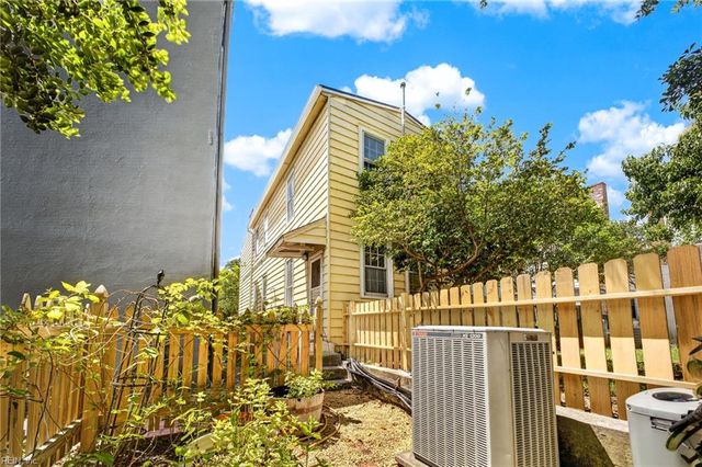 222 Glasgow St, Portsmouth, VA 23704