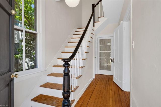 222 Glasgow St, Portsmouth, VA 23704
