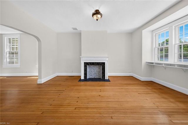 222 Glasgow St, Portsmouth, VA 23704