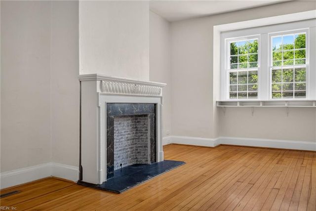 222 Glasgow St, Portsmouth, VA 23704