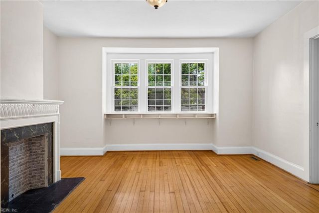 222 Glasgow St, Portsmouth, VA 23704