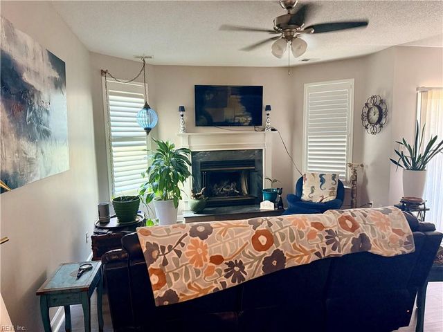 2305 Beach Haven Dr Apt 103, Virginia Beach, VA 23451