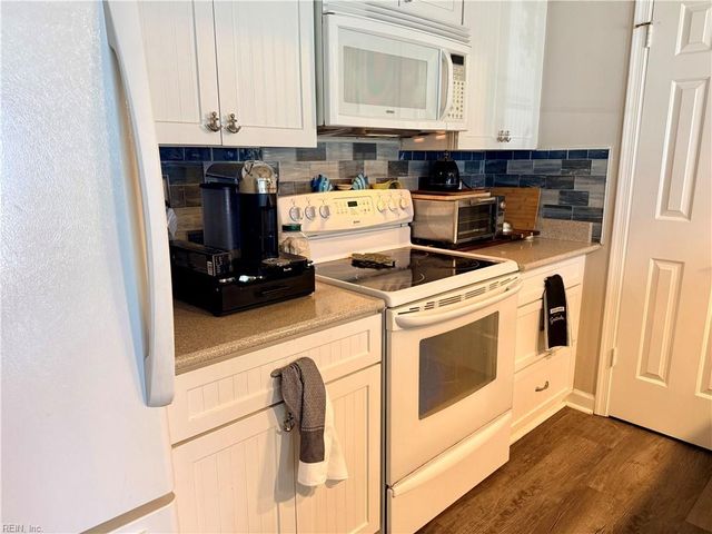2305 Beach Haven Dr Apt 103, Virginia Beach, VA 23451