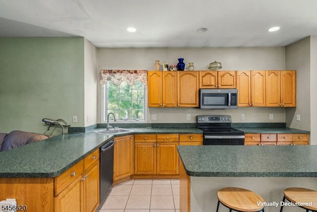 24 Swan Ln, Jefferson Twp., NJ 07849