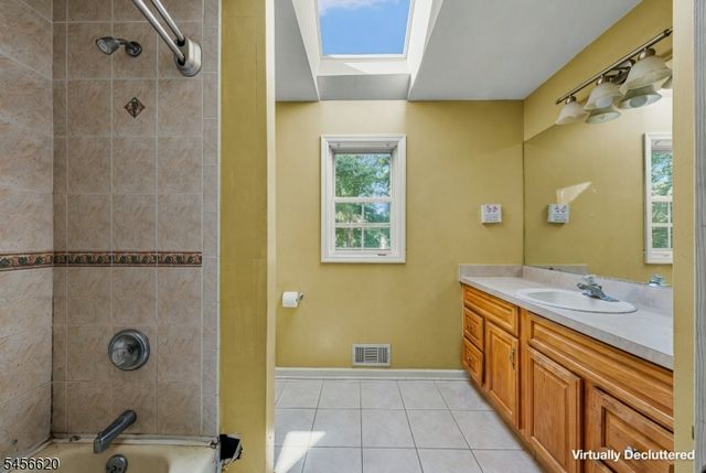 24 Swan Ln, Jefferson Twp., NJ 07849