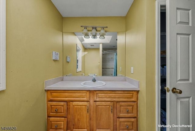 24 Swan Ln, Jefferson Twp., NJ 07849