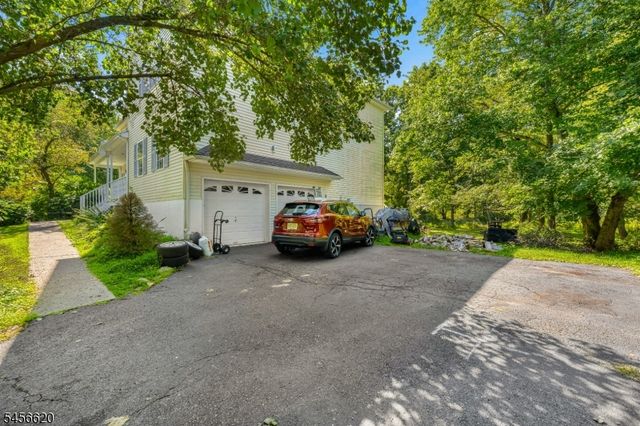 24 Swan Ln, Jefferson Twp., NJ 07849