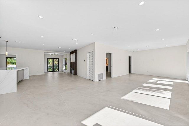 1004 Avon Road, West Palm Beach, FL 33401