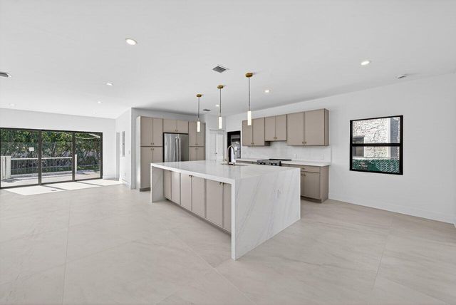 1004 Avon Road, West Palm Beach, FL 33401