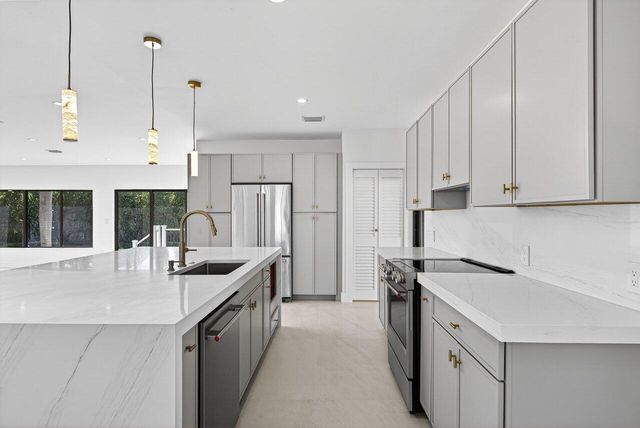 1004 Avon Road, West Palm Beach, FL 33401