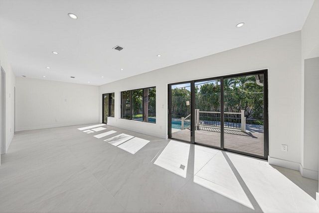 1004 Avon Road, West Palm Beach, FL 33401