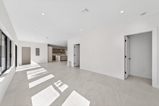 1004 Avon Road, West Palm Beach, FL 33401