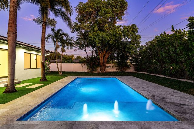 1004 Avon Road, West Palm Beach, FL 33401