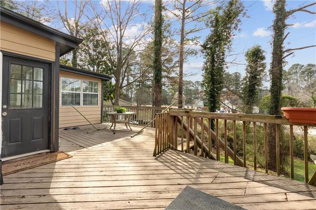 1477 Thornhill SW Court, Lilburn, GA 30047