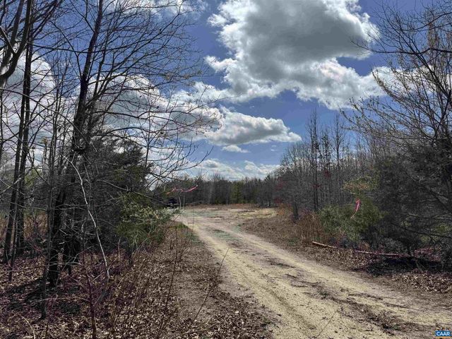 438 MOUNTAIN TOP DR, New Canton, VA 23123