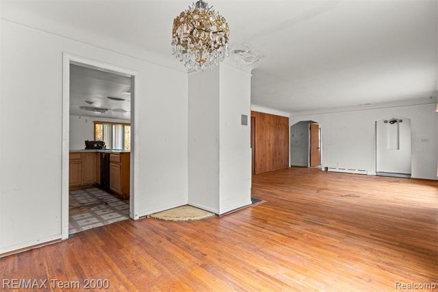 21885 Maplewood Drive, Southfield, MI 48033