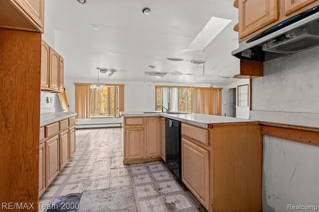 21885 Maplewood Drive, Southfield, MI 48033