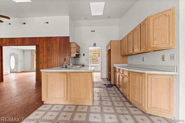 21885 Maplewood Drive, Southfield, MI 48033