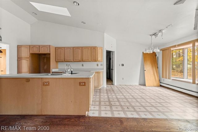 21885 Maplewood Drive, Southfield, MI 48033