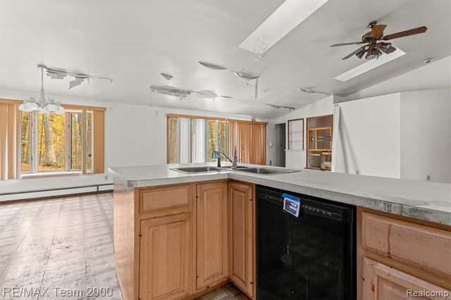 21885 Maplewood Drive, Southfield, MI 48033