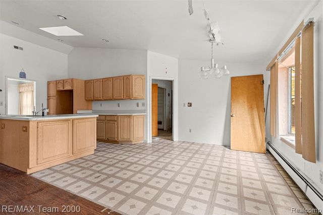 21885 Maplewood Drive, Southfield, MI 48033