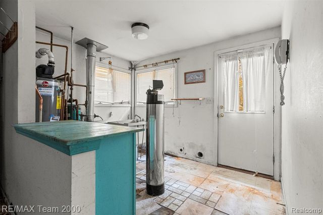 21885 Maplewood Drive, Southfield, MI 48033