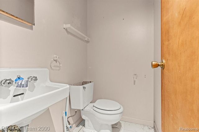 21885 Maplewood Drive, Southfield, MI 48033