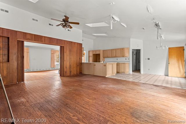 21885 Maplewood Drive, Southfield, MI 48033