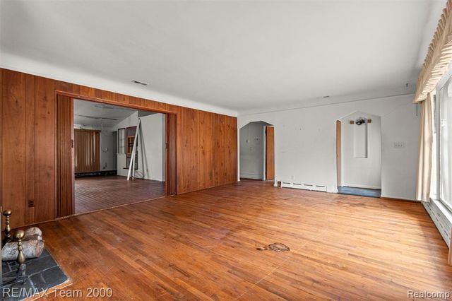 21885 Maplewood Drive, Southfield, MI 48033