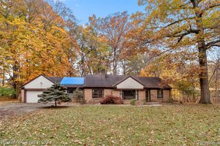 21885 Maplewood Drive, Southfield, MI 48033