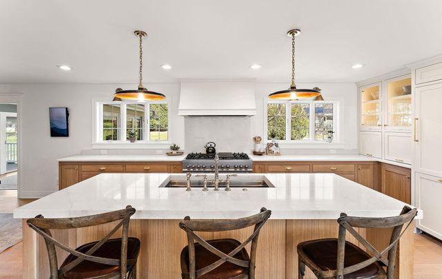 2741 Crescent Ridge Road, Minnetonka, MN 55305