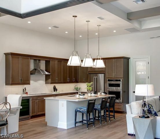 2935 Coco Lakes DR, Naples, FL 34105