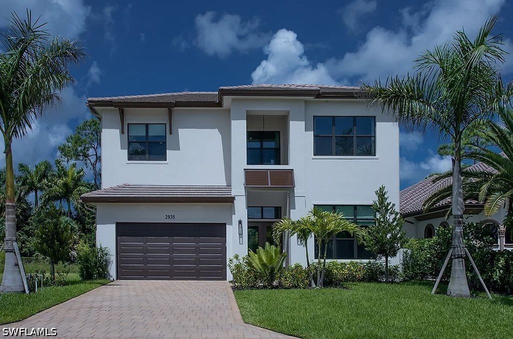 2935 Coco Lakes DR, Naples, FL 34105