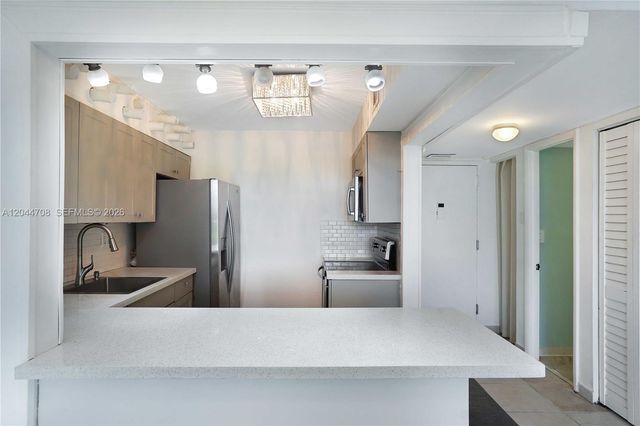 6900 Bay Drive 3H, Miami Beach, FL 33141