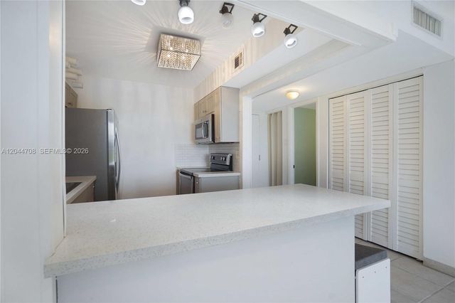 6900 Bay Drive 3H, Miami Beach, FL 33141