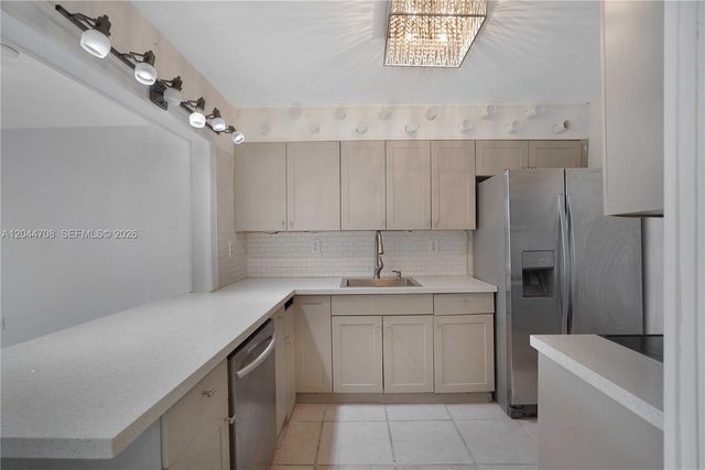 6900 Bay Drive 3H, Miami Beach, FL 33141