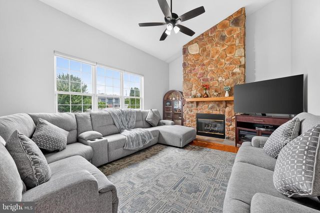 16 AMESBURY RD, Fallsington, PA 19054