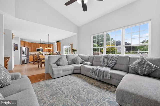 16 AMESBURY RD, Fallsington, PA 19054