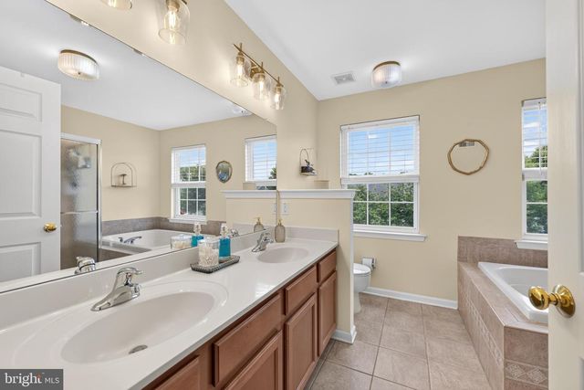 16 AMESBURY RD, Fallsington, PA 19054