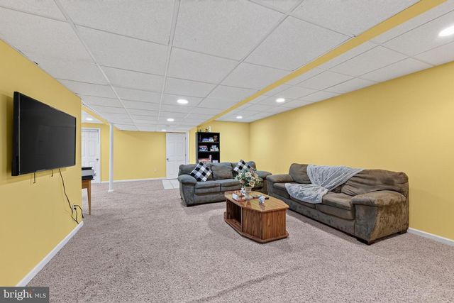 16 AMESBURY RD, Fallsington, PA 19054