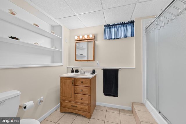 16 AMESBURY RD, Fallsington, PA 19054
