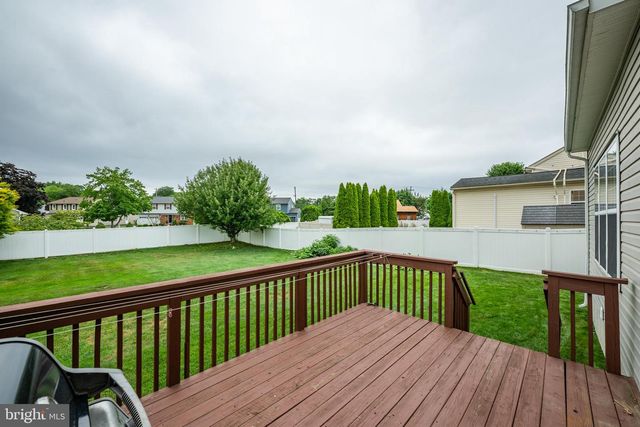 16 AMESBURY RD, Fallsington, PA 19054