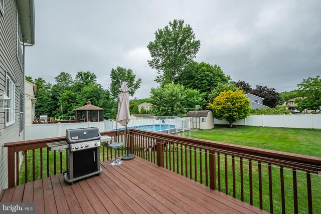 16 AMESBURY RD, Fallsington, PA 19054