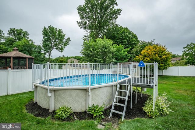 16 AMESBURY RD, Fallsington, PA 19054